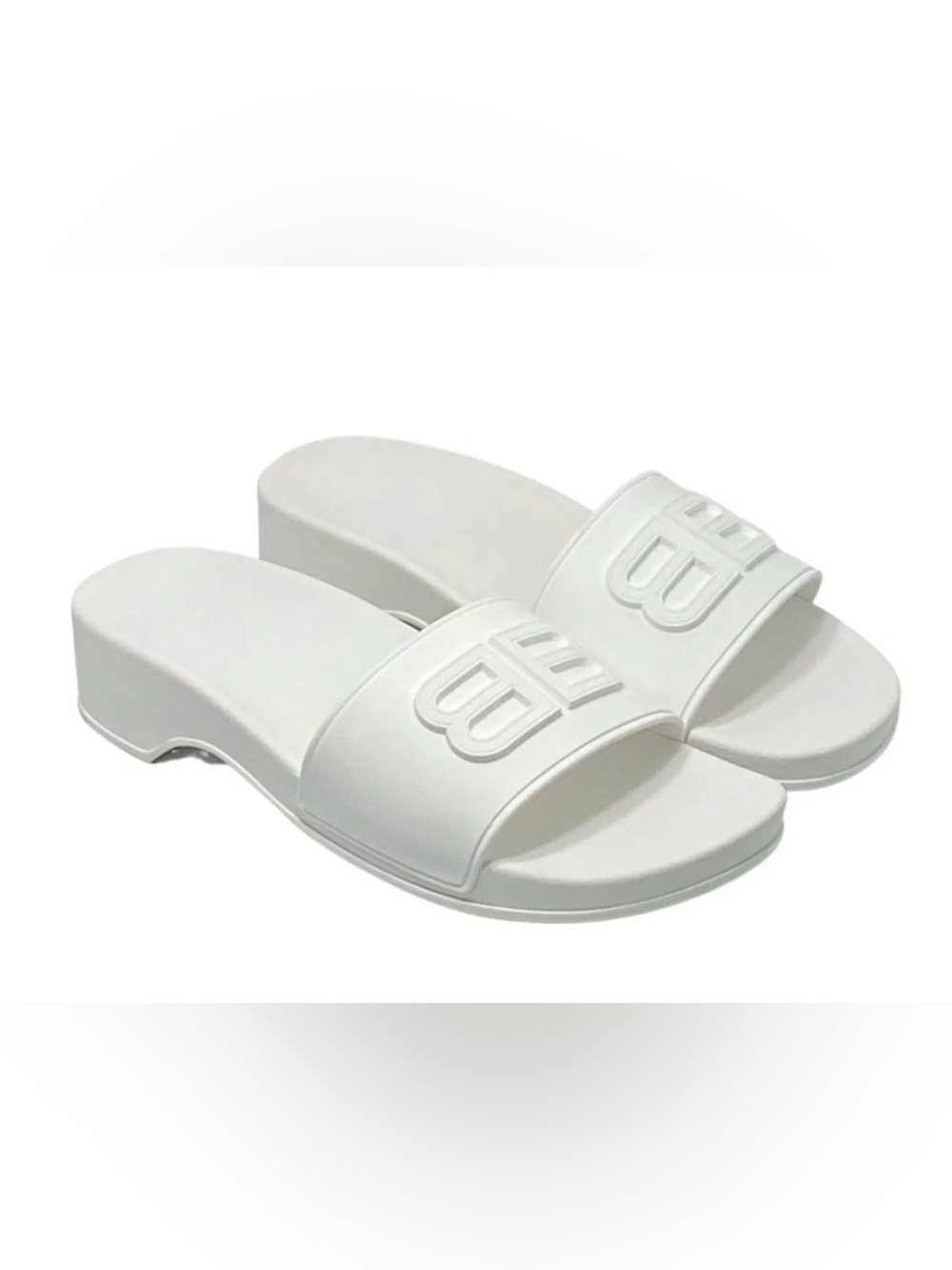 NEW! Women’s Balenciaga pool slides
US 7
